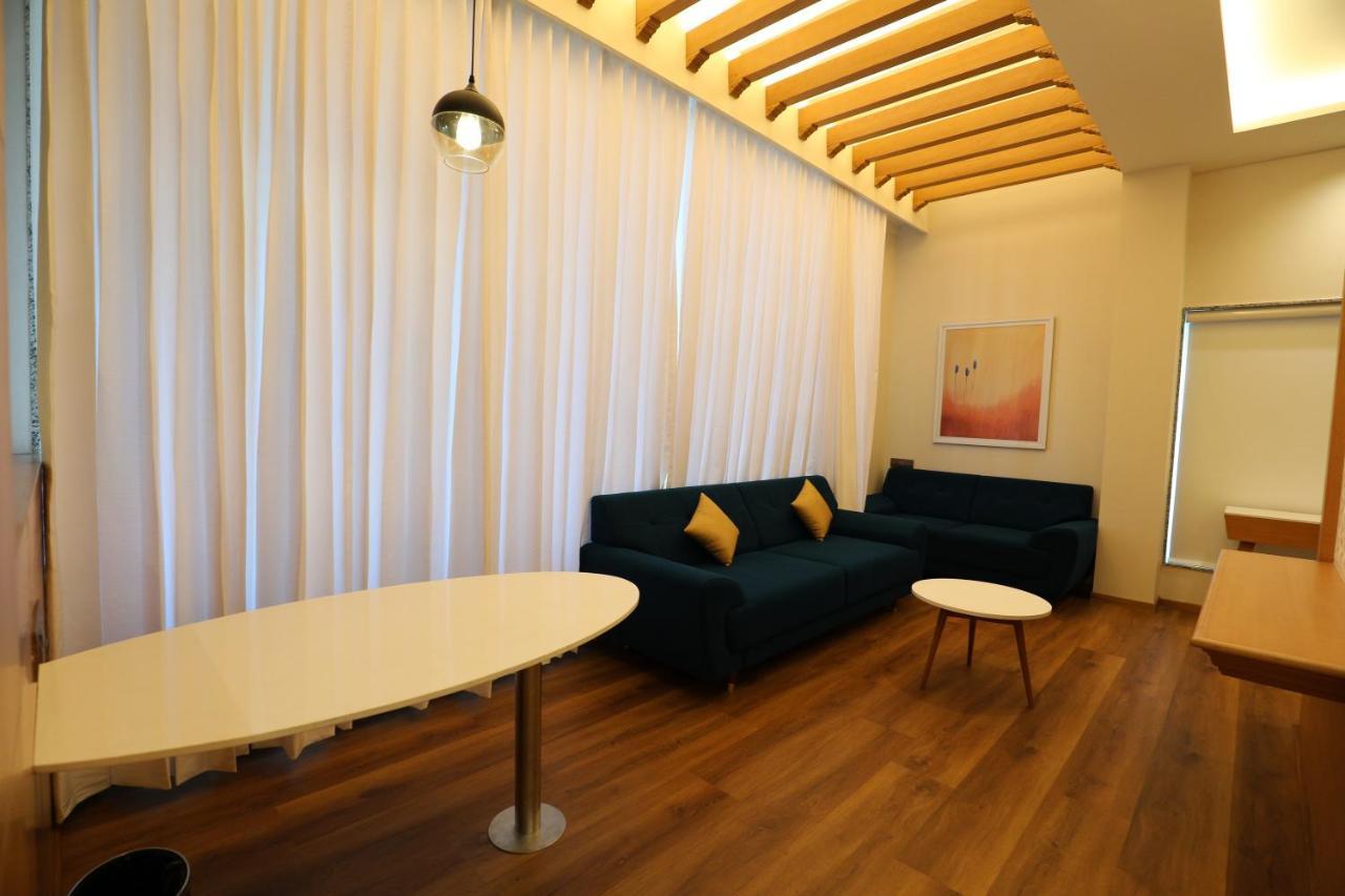 Hotel Blueivy Ānand Exteriör bild